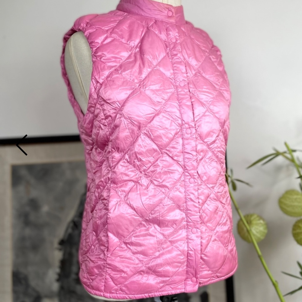 UNIQLO pink vest size medium